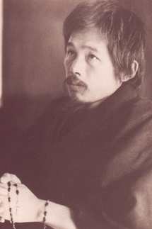 Paul Takashi Nagai 1946 bei der Trauer um seine verstorbene Frau